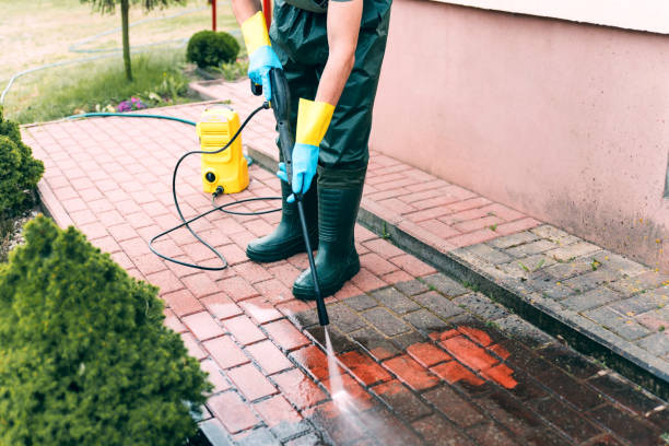 Best Pressure Washing Driveway  in Waterflow, NM